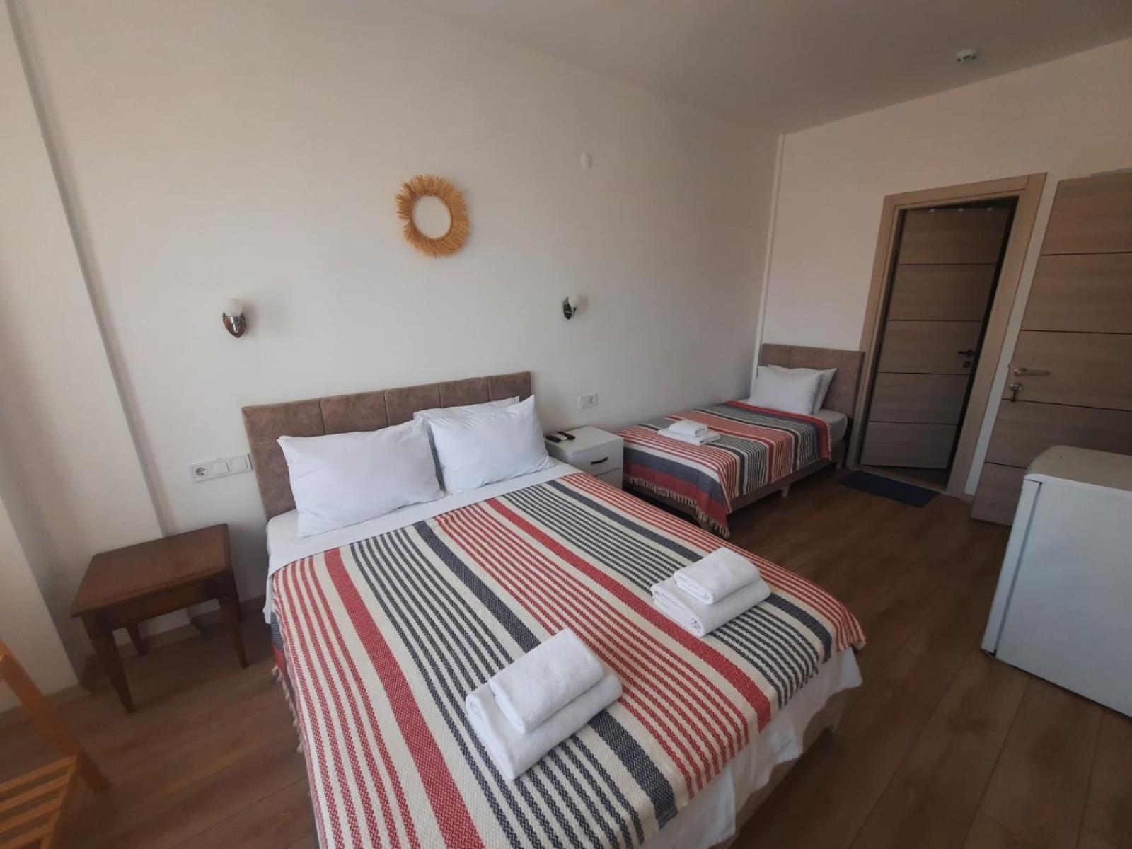 Adil Pansiyon Çeşme Exterior foto